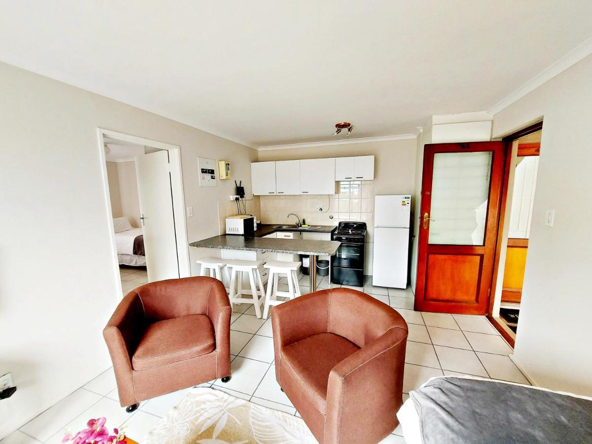 Broadway Self Catering Apartments Durbanville Exterior foto