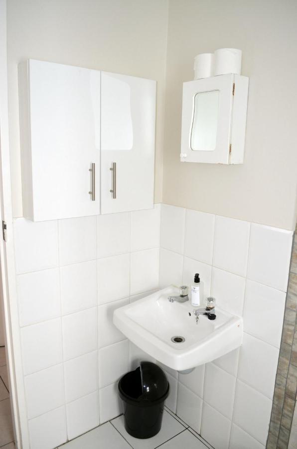 Broadway Self Catering Apartments Durbanville Exterior foto