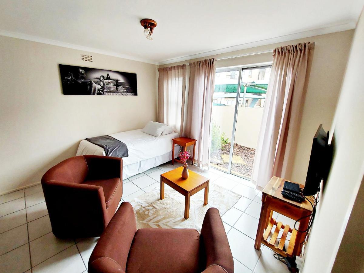 Broadway Self Catering Apartments Durbanville Exterior foto