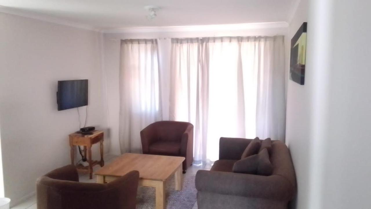 Broadway Self Catering Apartments Durbanville Exterior foto